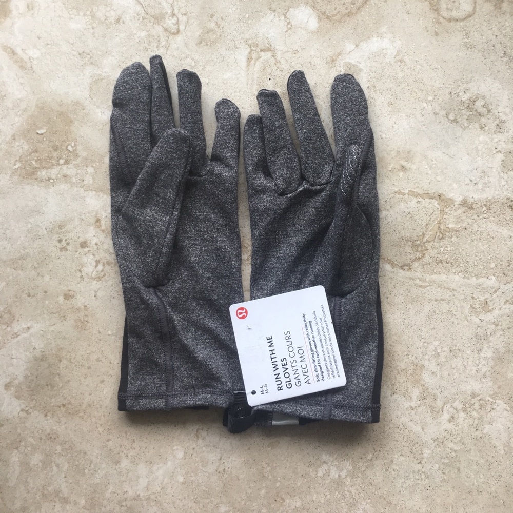 NWT Lululemon run with me gloves - Picture 4 of 4
